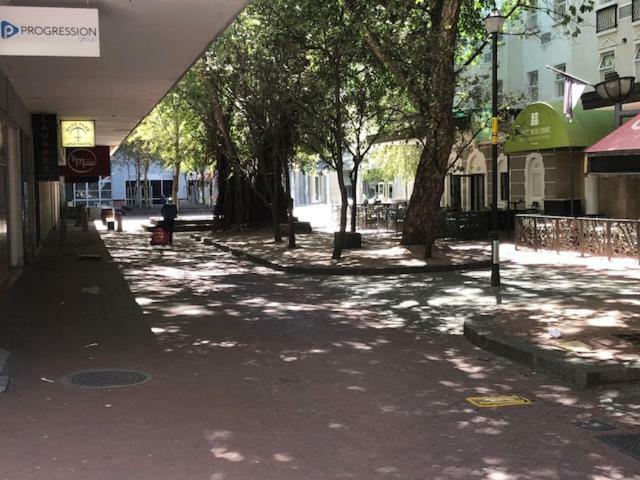 Hyde Park On The Square Apartment Cape Town Exterior photo